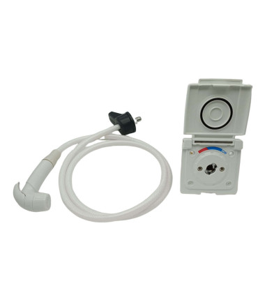 Toma de ducha blanca con mezclador